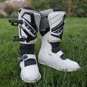 Fly Racing Maverick White & Black Motorcycle/Dirtbike Boots